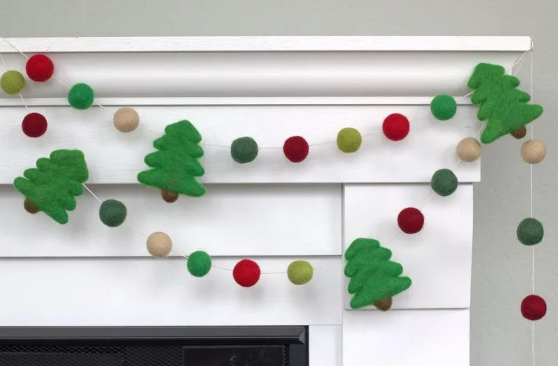 Christmas Tree Felt Garland- Shades of Reds & Greens