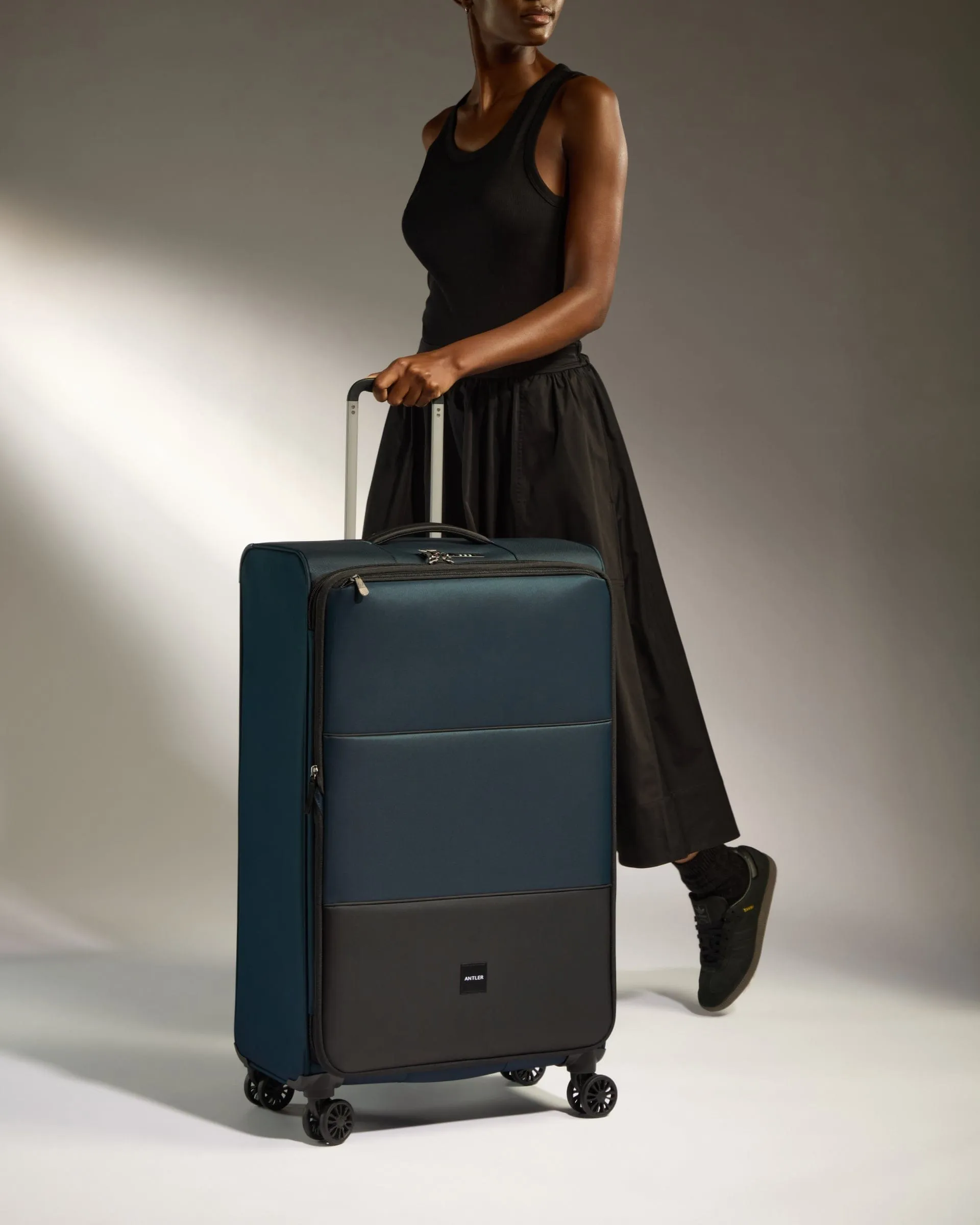 Lightest Large Suitcase in Indigo - Soft Stripe