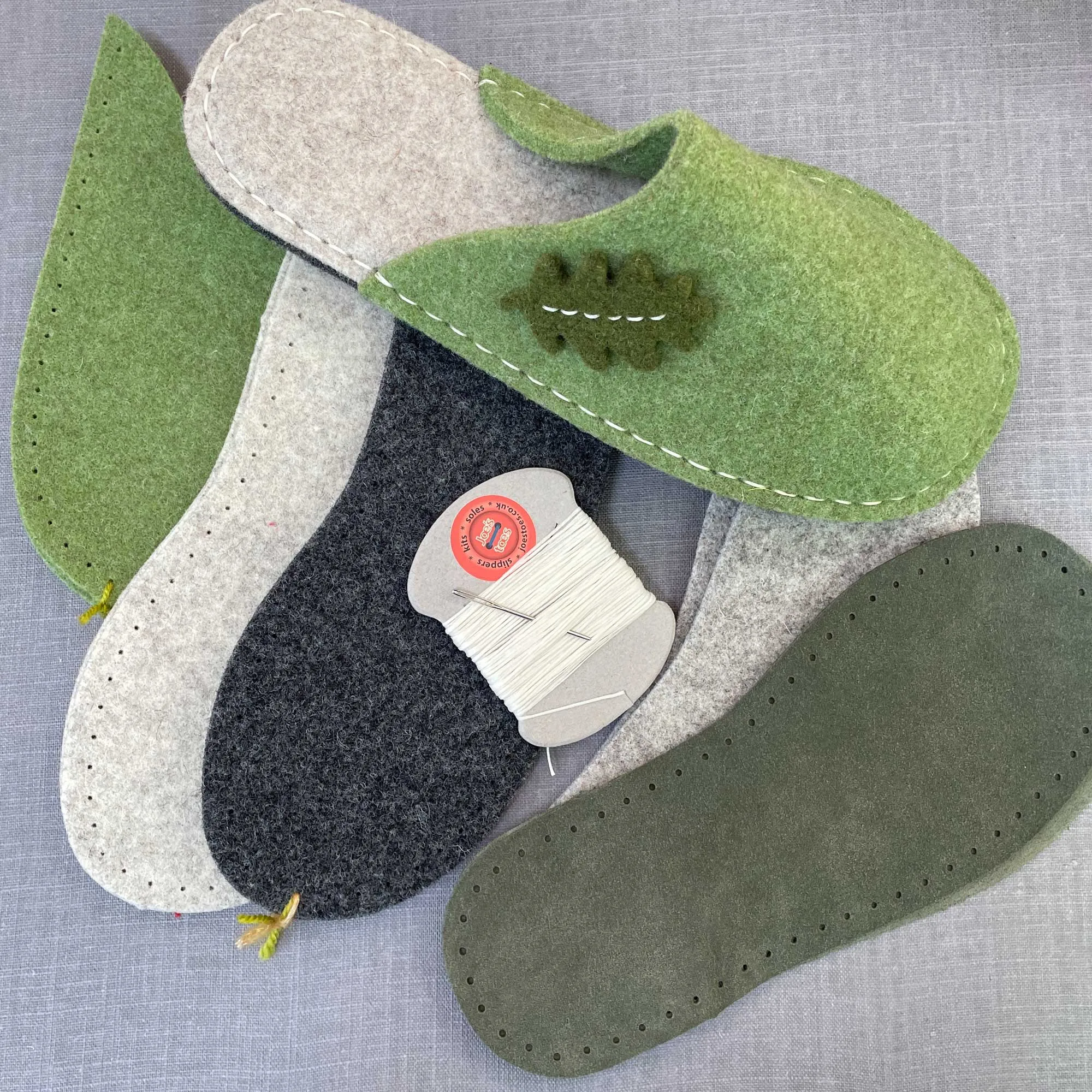 Oak Leaf Felt Slipper Kit