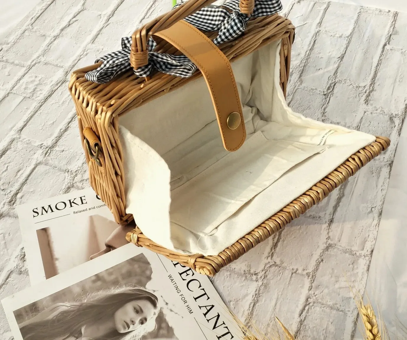 TAVIMART  -  New Handmade Bohemian Women's Handbags Summer Straw Beach Bag Square Rattan Bow Female Bags Fashion Designer Shopper Purse