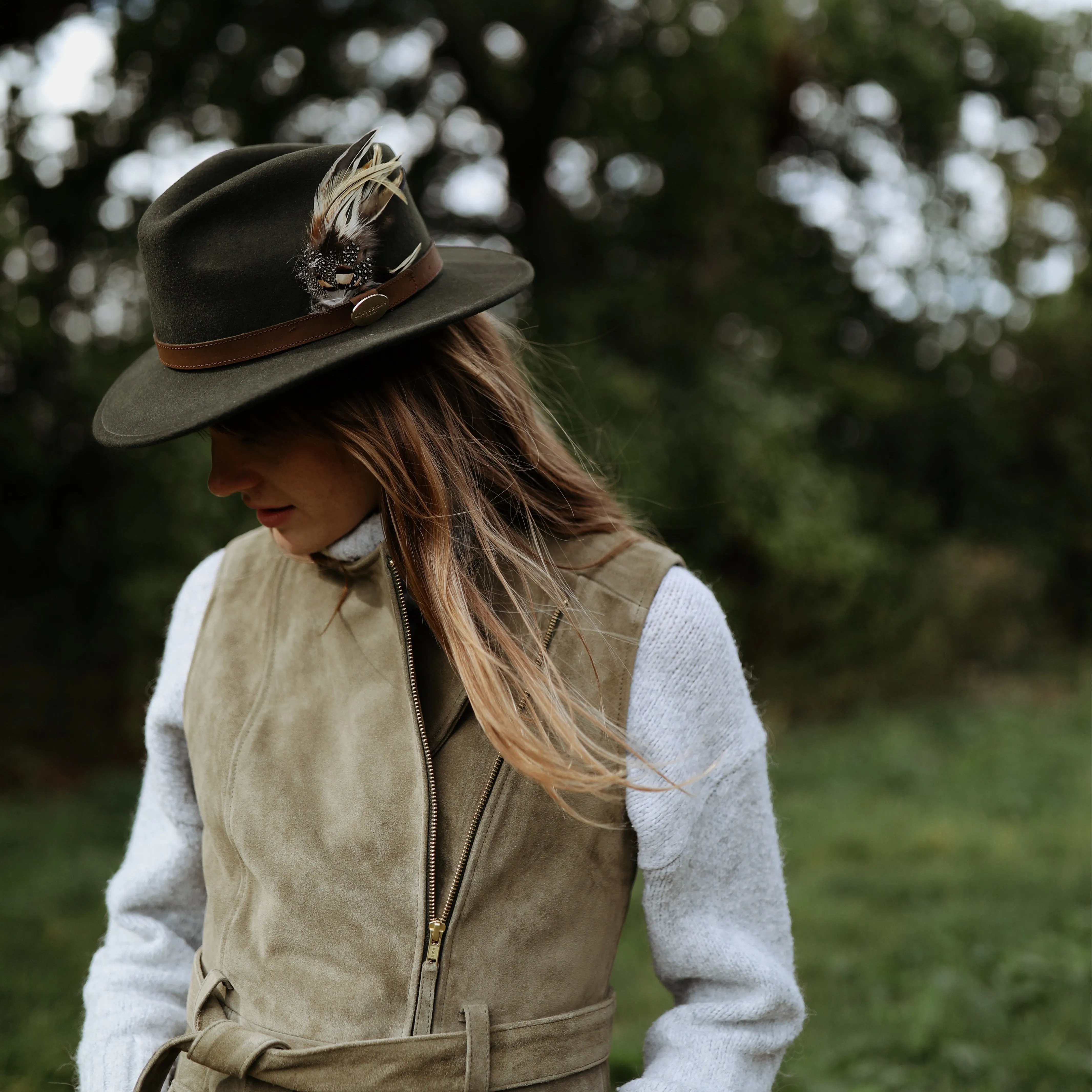 The Suffolk Fedora in Olive Green (Fawn Feather)