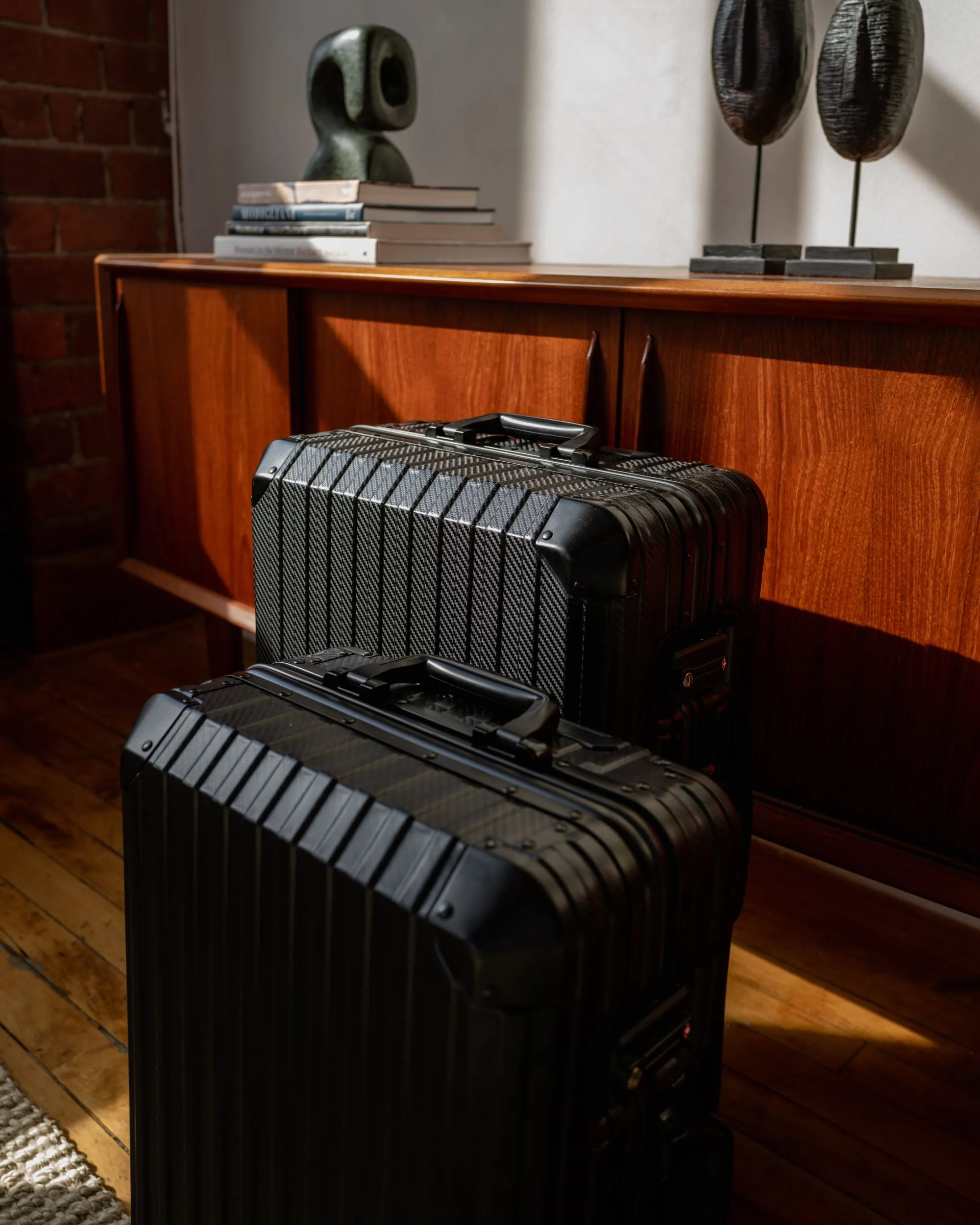 TREK Aluminum Suitcase Black